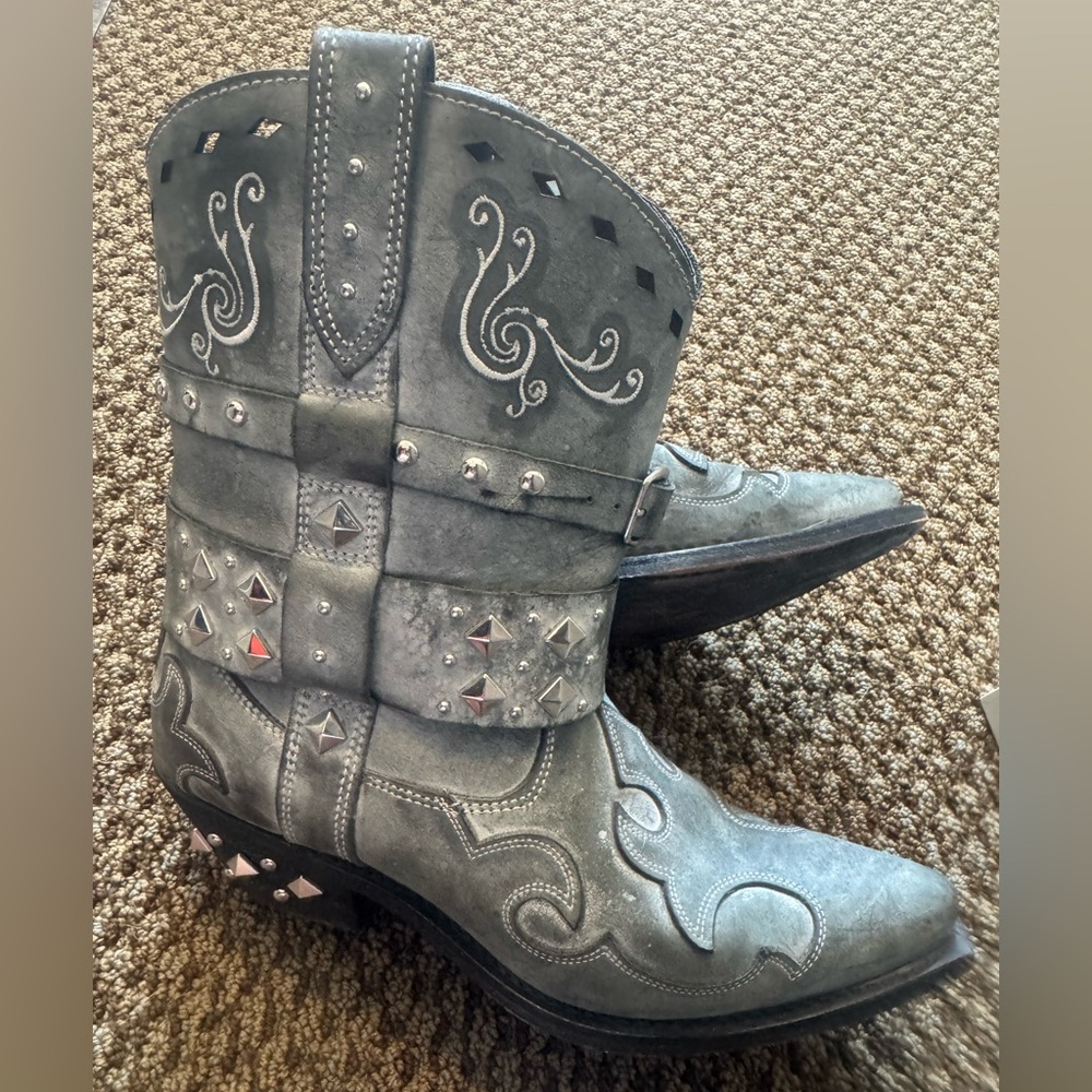 Rockin Country Gray Studded Western Boots